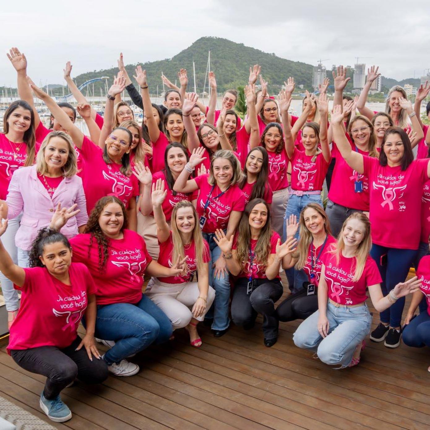 Outubro Rosa: colaboradoras da Lotisa participam de palestra sobre o câncer de mama
